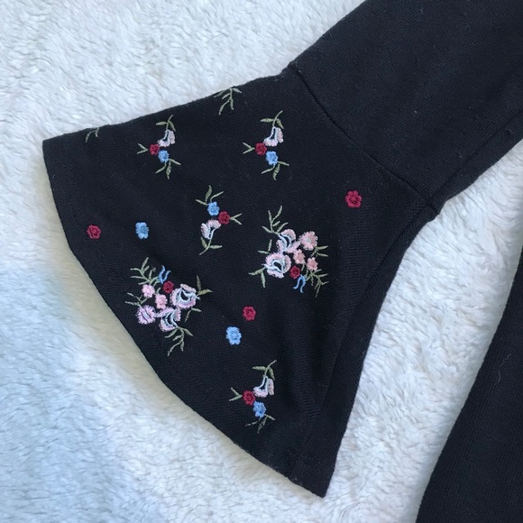 Reitmans Bell Flower Embroidered 3/4 Sleeves Black Top Women Size M - Picture 4 of 10